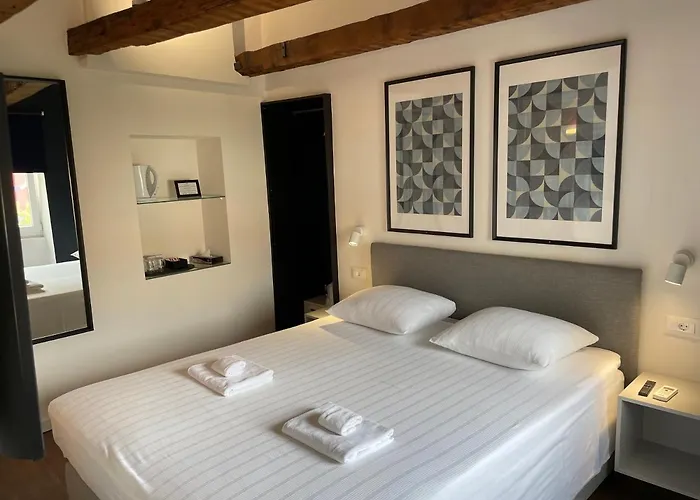 여관 Tre Re - Self Check In 리예카