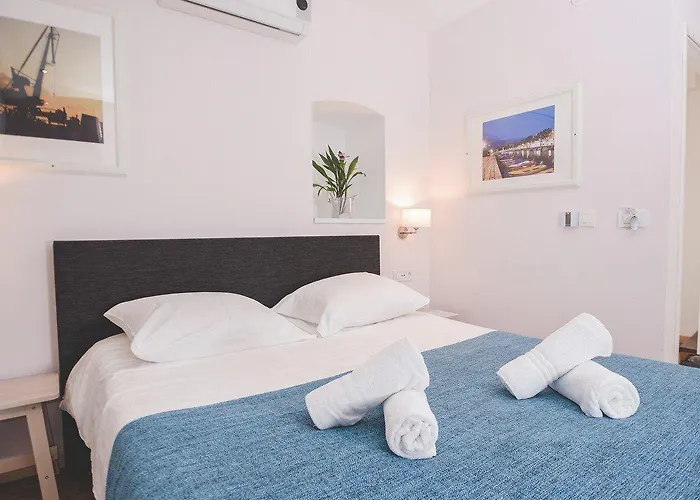 Tre Re - Self Check In 4*